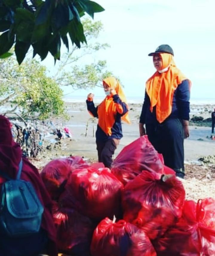 DKC CBP KPP LAMONGAN ADAKAN SOSIALISASI MODUL DAN GERAKAN BERSIH-BERSIH PANTAI