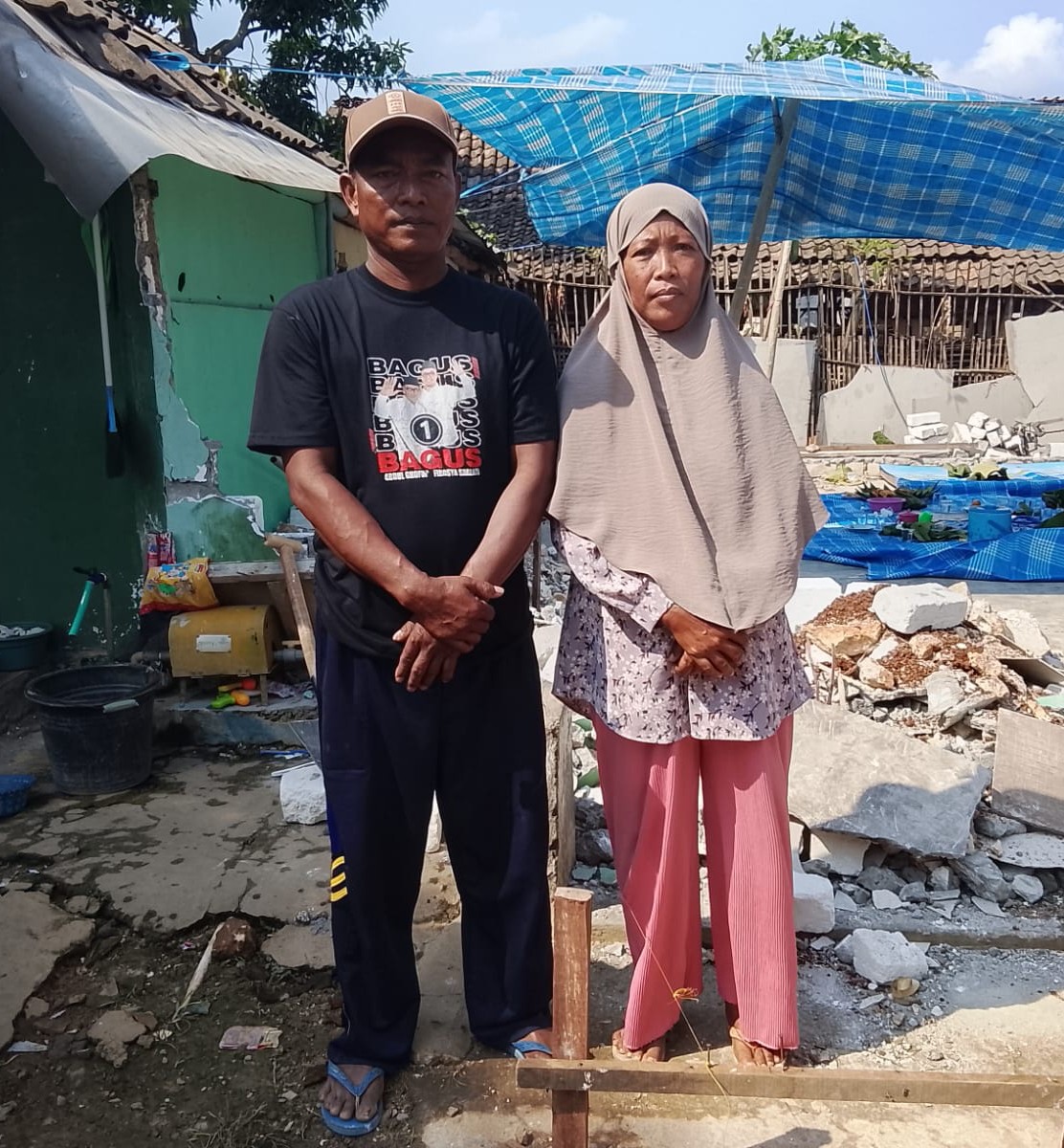 Keluarga Jumali beserta istri